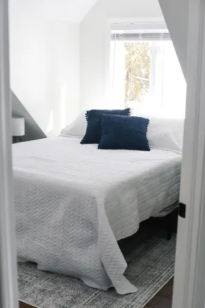 Newly Renovated Waterfront Cabin