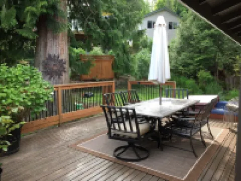 Beautiful Lake Whatcom/Sudden Valley House Rental steps from the water