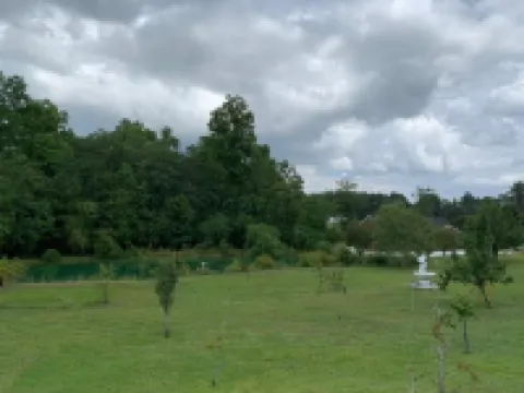 New,  charming, and spacious Troopers  Getaway/ 5 minutes to down town.