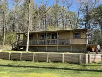 Cozy cabin on Lake Ludwig with a nice view of the lake. Pet friendly! - Alphydda