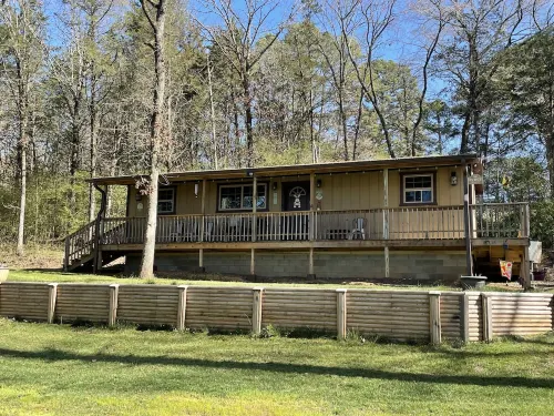 Cozy cabin on Lake Ludwig with a nice view of the lake. Pet friendly!