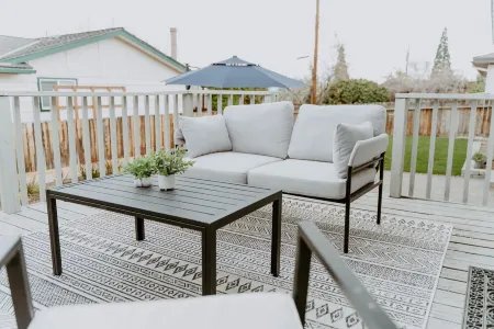 Stylish Home Great for Families & Large Groups! No cleaning required @ checkout! Отели рядом с достопримечательностью «Парк Ранчо Сан Рафаел Офф-Лиш Дог»