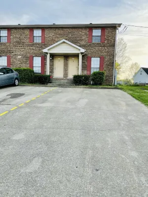 ComfyCozy 2-bedroom townhome near FT. Campbell
