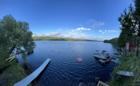 Lakefront home with amazing sunsets, fall foliage!