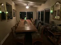 Huge 6 Br/6 ba Beachfront, for Big Groups,A.C. Accessible, in Relaxed Old Hawaii