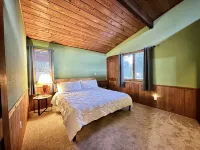 Cozy 2br Bear Den Cabin in Campobello SC, on the upcoming Saluda Grade Trail. グリーンウェイ・トレイル周辺のホテル