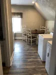900 Sq Ft Downtown 1 Bedroom Apt, Close to Shopping, Honeywell, Eagles, Sleeps 5