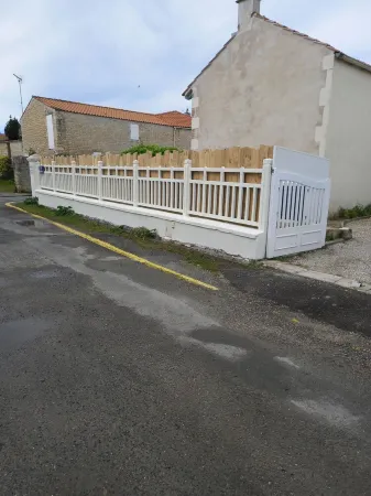 Beautiful house typical from Oleron Отели в г. Сен-Пьер-д'Олерон
