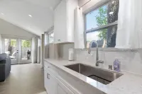 Lovely Remodeled Home! Walk Downtown! w/firepit