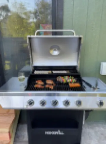 Close to the beach, redwood forest and restaurants yet private. Hotels in McKinleyville