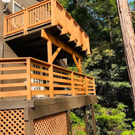 Surrounded by Redwoods with Ocean View & beach access