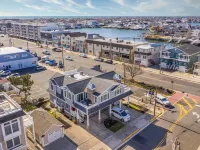 Perfect location!!! Dog friendly townhome in the heart of Stone Harbor Hotels in Stone Harbor