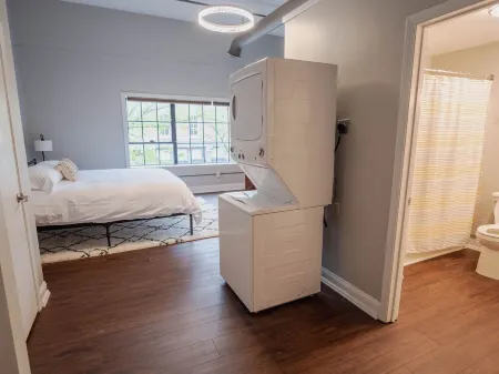 King Centered Downtown Lafayette Отели в г. Лафайетт