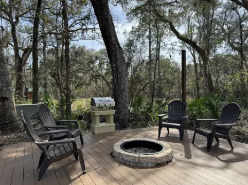Cozy river front retreat on beautiful Withlacoochee River.  Near theme parks.