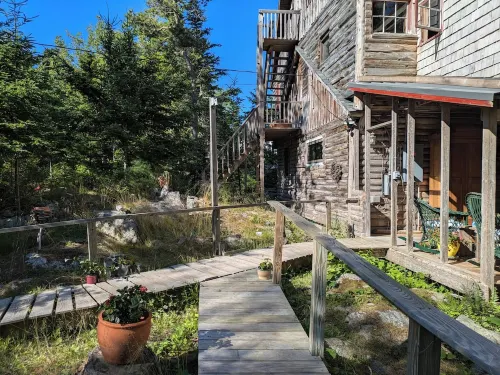 Oceanfront Cabin-Castle in Maine Woods Các khách sạn ở Georgetown