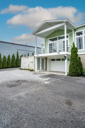 River's Getaway- an urban oasis!