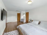 Lakefront Gateaway at Chambers Lake - 3 bd 2 ba w/ AC Hotels in Lacey