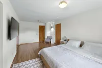 Lakefront Gateaway at Chambers Lake - 3 bd 2 ba w/ AC Hotels near Laser Fun Zone