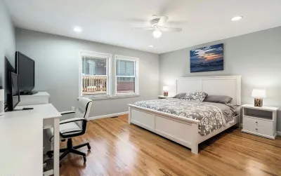 3bd 2bath 1 block from beach & attractions! Beach Passes & 2 parking spaces