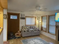 Quaint Cottage with lake access.<br>