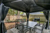 The Woodlands-King Casa Bosque Luxury Retreat