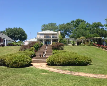 Beautiful False River Home on water w/ Dock Hotels in Pointe Coupee Parish