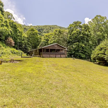 Secluded cabin with views/creek/wifi near GSMNP