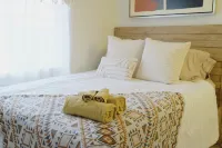 Downtown Vaulted Luxe Haus-near Napa. Walk Downtown. Pet-Friendly! Hotels near Jimmy Doolittle Center