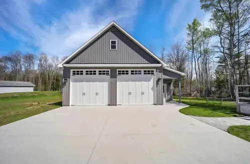 Northern MI Lakefront Retreat – Year-Round Oasis for 12 Guests