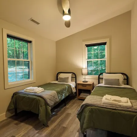 Valley Overlook - Cozy 2BR Cabin near Blossom Music Center -Peninsula, Ohio
