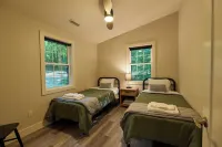 Valley Overlook - Cozy 2BR Cabin near Blossom Music Center -Peninsula, Ohio
