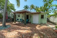 A vacation paradise, minutes from beach & downtown shopping