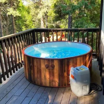 Beautiful Renovated Cozy Forest Home in Crestline with Hot Tub