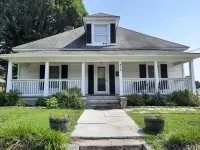 120 year old home located in the heart of Mayberry and the Yadkin Wine Valley - 3-Star