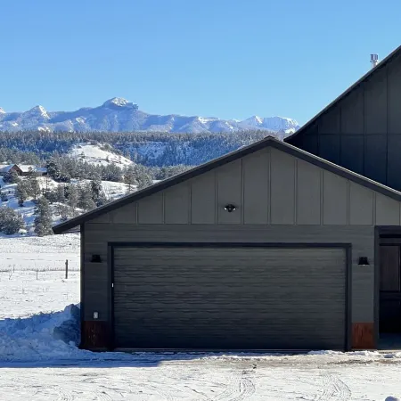 Peaceful retreat on 35 acres w/ spectacular mountain views!