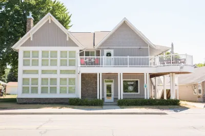 Downtown Getaway Hotel dekat Dizzy Daisy Winery