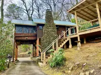 Rustic 1940's Appalachian Summer Cabin w/hot tub - Black Mountain
