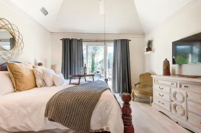 Private Pool,  Spacious and Elegant, and Centrally Located Huge Estate Hotels near WoodsEdge Community Church