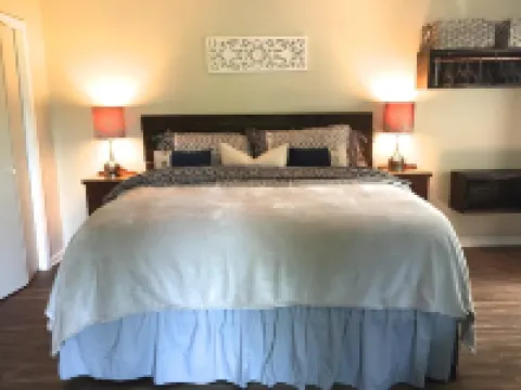 Walk to Town +  Trail - Cozy Studio Retreat
