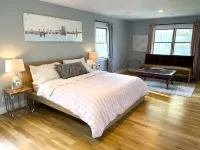 White Oak Farm, Rivaling the standards of the most luxurious hotels! Hotels near Kansas City Zoo & Aquarium