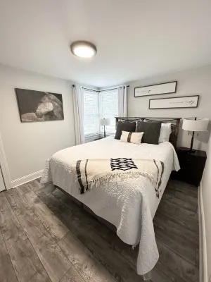 Magnolia Cottage; Gazebo, Hot Tub; close to LU Hotel in zona Academy Center of the Arts