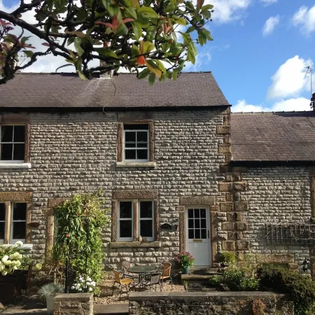 Bakewell One Bedroom Cottage In A Peaceful Location With Parking Space.