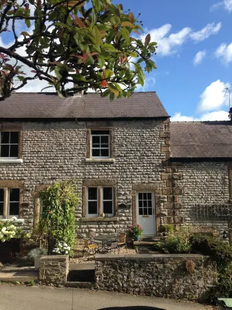 Bakewell One Bedroom Cottage In A Peaceful Location With Parking Space.