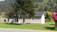 Redwood Creek Cottage cozy furnished home in the heart of Redwood National Park