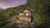 Mountain Views, Hot Tub, Pet-Friendly, 3BD/2BA Cabin