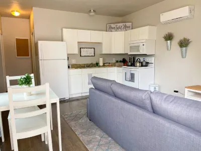 Cozy Downtown San Antonio Tiny Home Hotels in West San Antonio