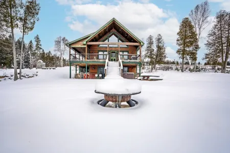 Lake Escape; Sleeps12, Hottub, Gameroom & Utv, Direct Snowmobile
