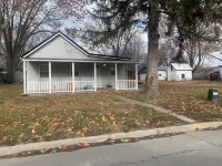 The Iowa Auntie’s 👩🏼‍🌾Quirky Little Shanty.  Better than staying with family! 😉