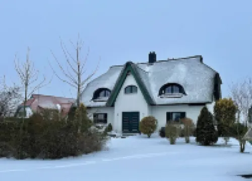 Beautiful apartment Ostseeblick for 5 people, comfortable, quiet and close to the beach!