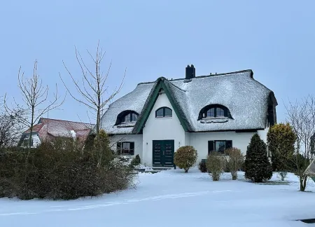 Beautiful apartment Ostseeblick for 5 people, comfortable, quiet and close to the beach! Отели в г. Дассов